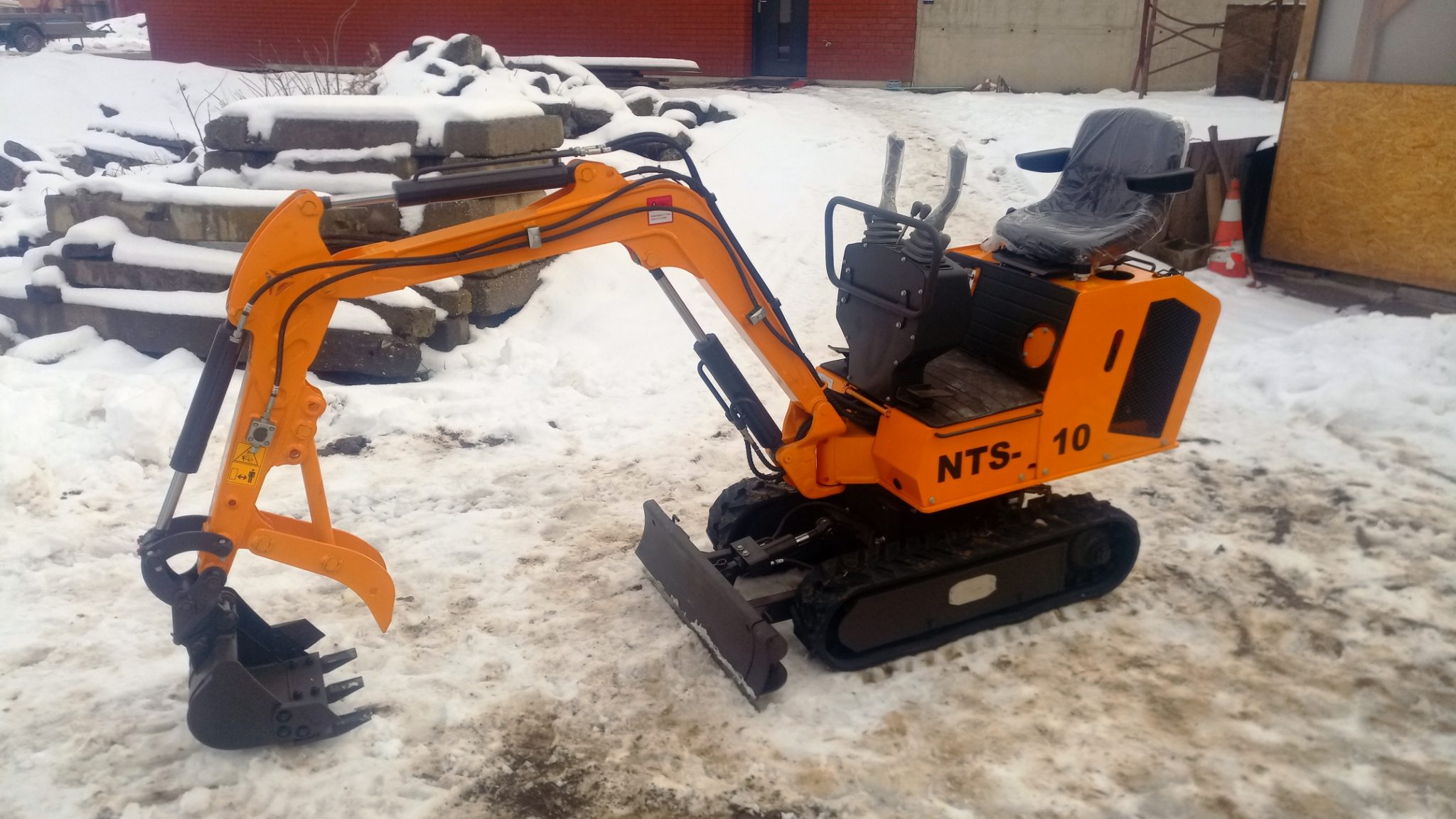 Rhinoceros XN10 WindStorm 1.0T EXT+M.OSA minitech.cz